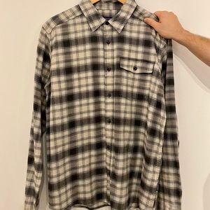 Patagonia Men’s Lightweight Flannel Shirt - Medium